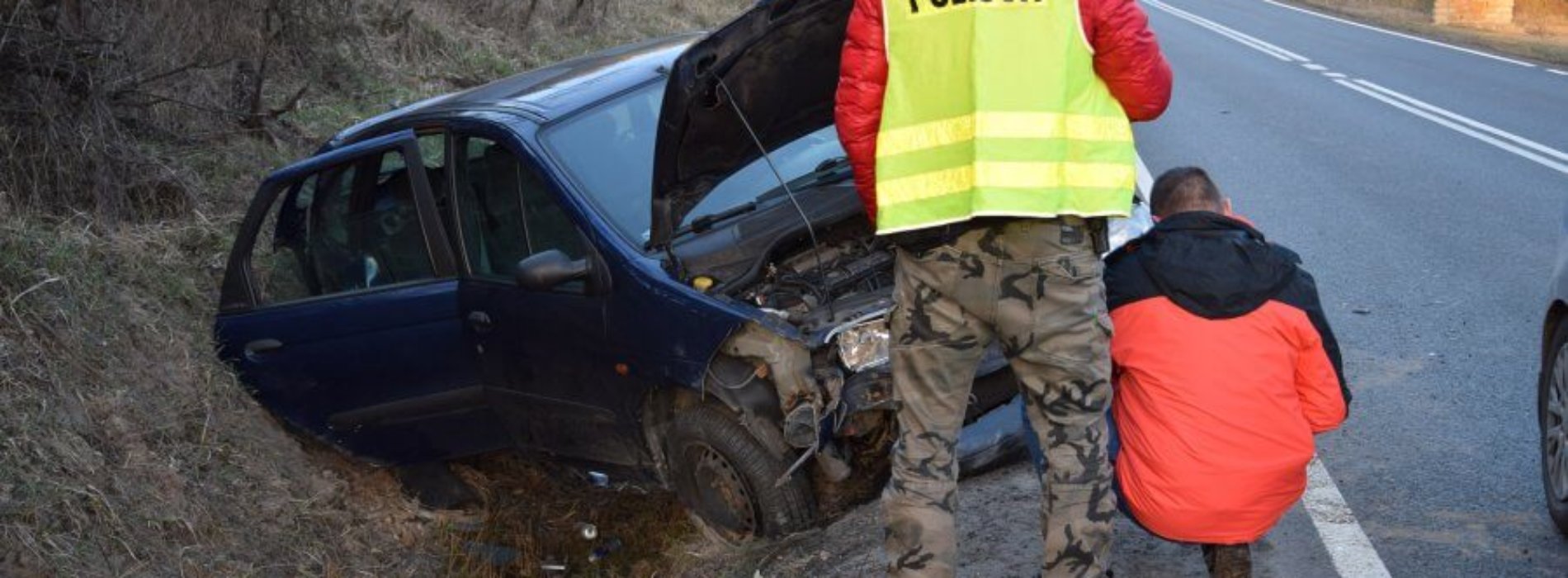 JAZDA NA PODWÓJNYM GAZIE ZAKOŃCZYŁA SIĘ W ROWIE