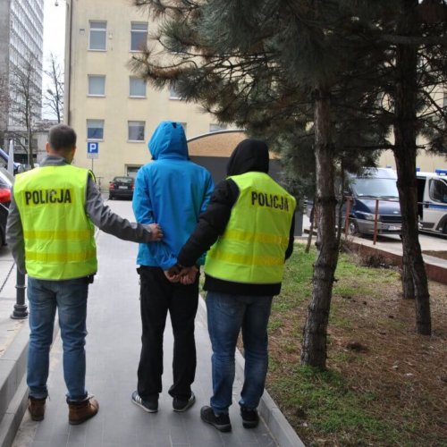 ŻYLI Z LICZNYCH KRADZIEŻY, SĄ JUŻ W RĘKACH POLICJANTÓW