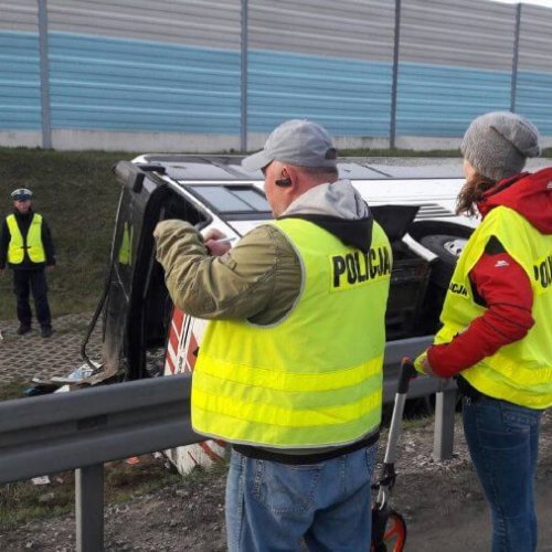 WYPADEK AUTOKARU NA AUTOSTRADZIE A2