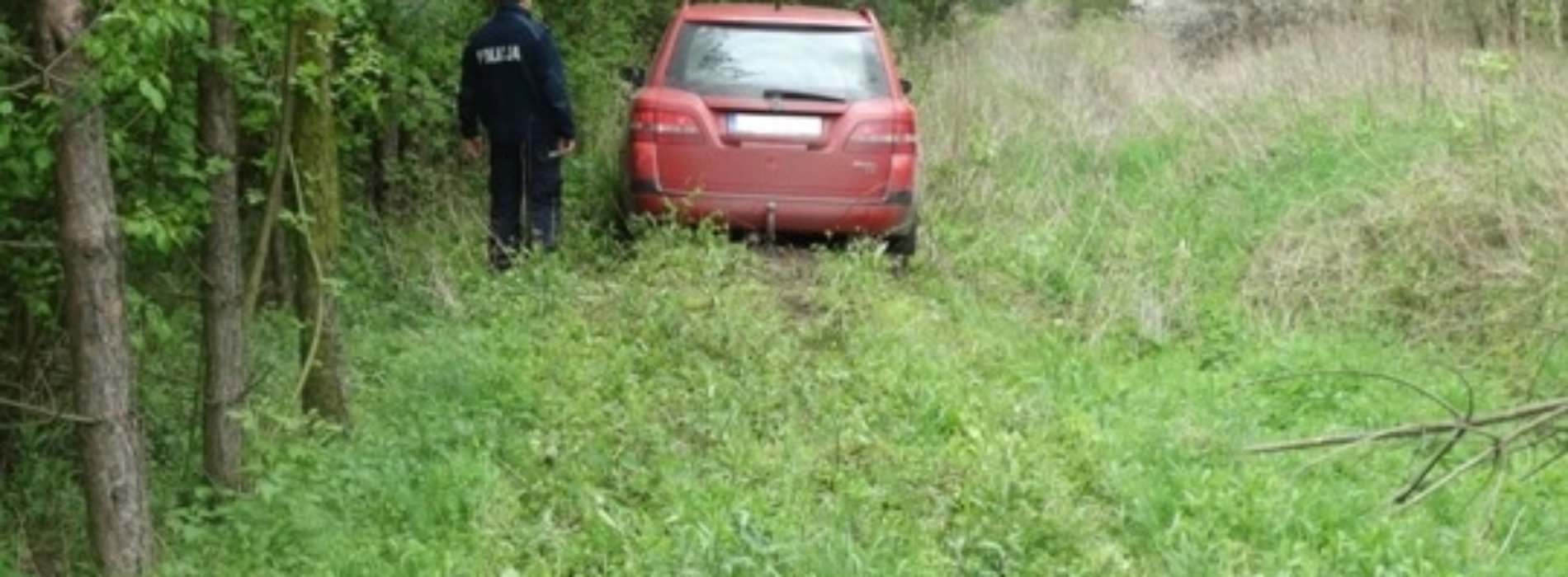 POLICJANCI PO POŚCIGU ZATRZYMALI SPRAWCĘ KRADZIEŻY POJAZDU