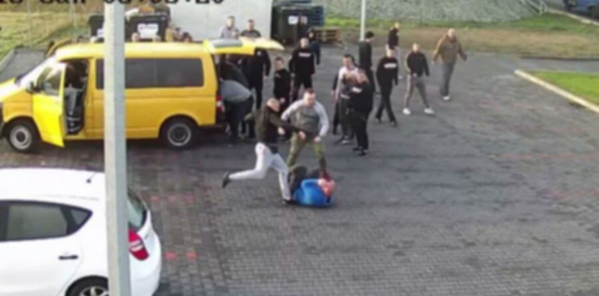 PSEUDOKIBICE ODPOWIEDZĄ KARNIE ZA NAPAŚĆ NA MOP-IE