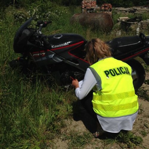 POLICJANCI ZATRZYMALI SPRAWCÓW KRADZIEŻY MOTOCYKLA