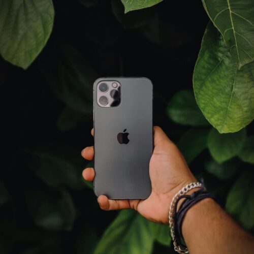 Szukasz odpornego etui? Poradnik dla facetów z iPhone’m 16 Pro Max